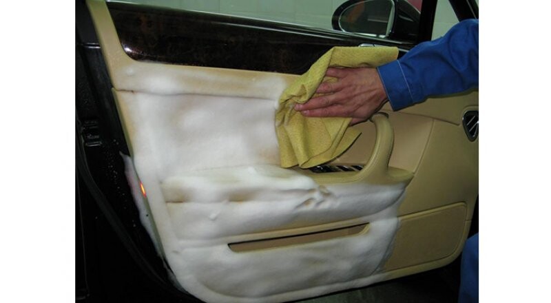 Химчистка двери автомобиля