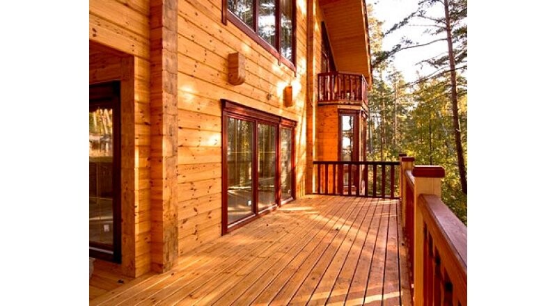 Обработка деревянного дома антисептиком