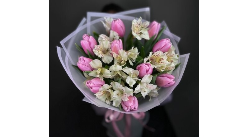 Букет «Пробуждение» с тюльпанами и альстромерией