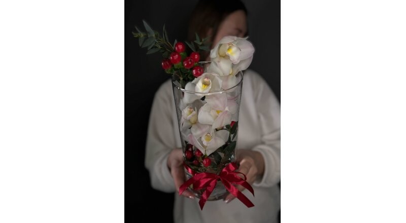 Орхидея в вазе