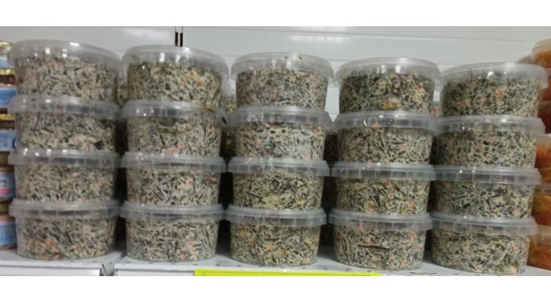 Салат из морской капусты в майонезе с морковью и чесноком