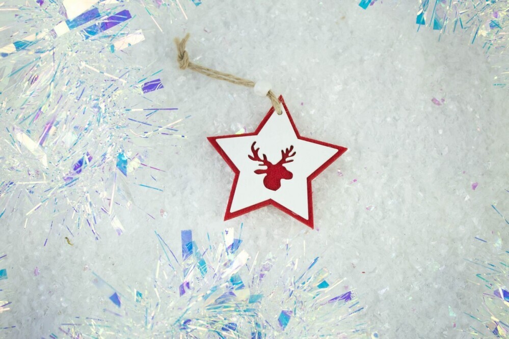 Украшение елочное 8,5см (уп. 1шт)  Звезда с оленем  дерево, фетр, красн.-бел.