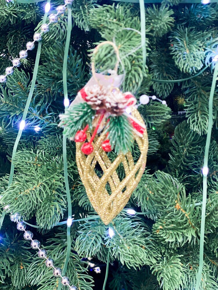 Украшение елочное 12см (уп. 1шт)  Шишка  пайетки золото ассорт.