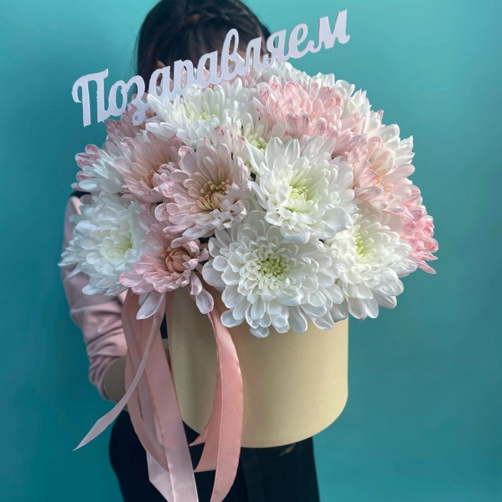 Композиция цилиндр из хризантем