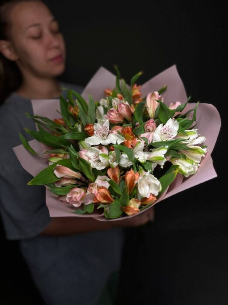 Букет Моно из Альстромерий
