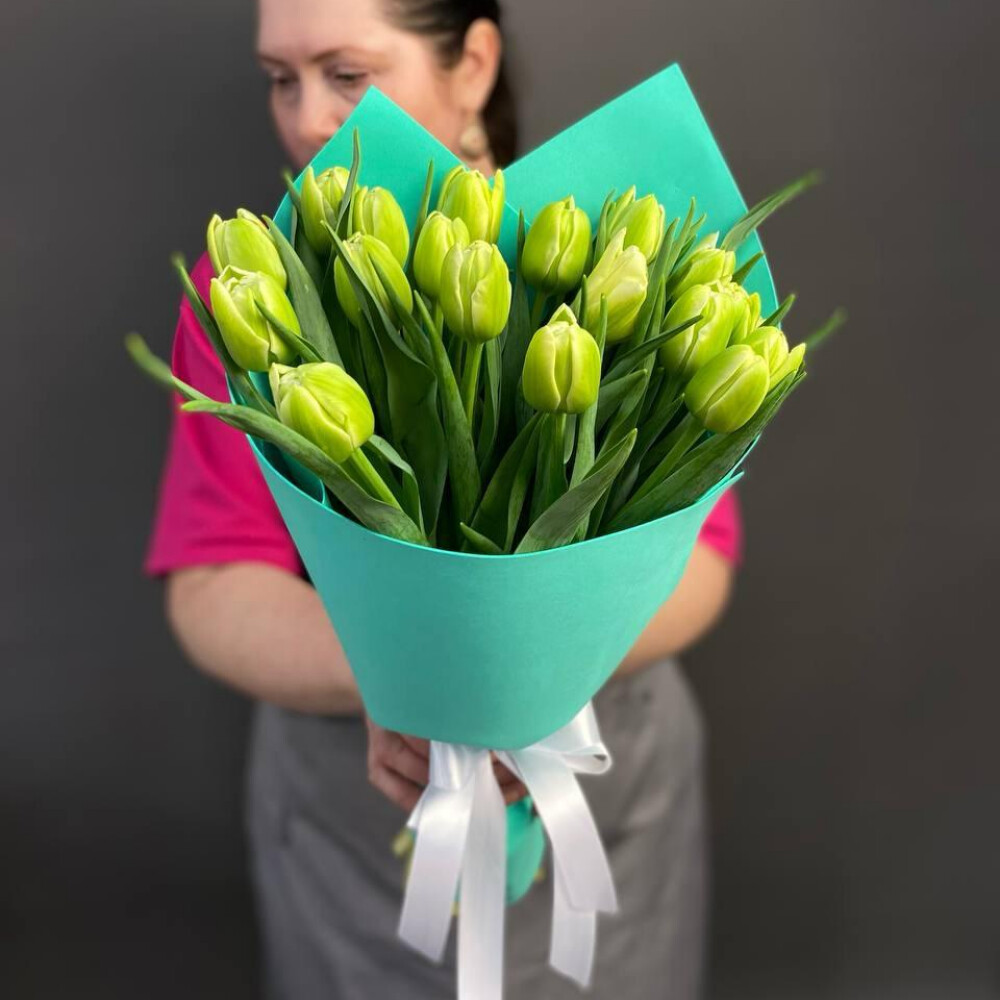 19 пионовидных тюльпанов