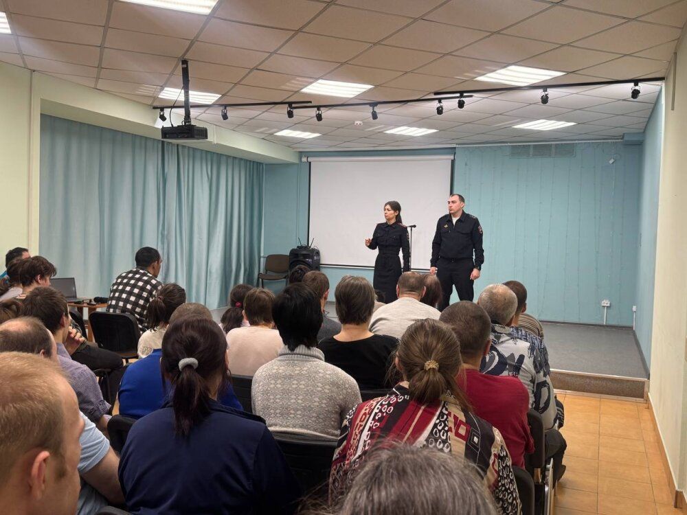 Сотрудники Госавтоинспекции Междуреченска напомнили основы дорожной безопасности людям особой заботы